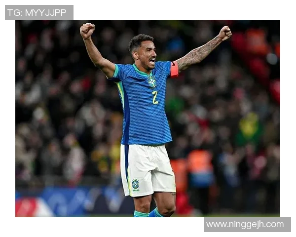 达尼洛在足球场上的成长历程与未来发展潜力分析